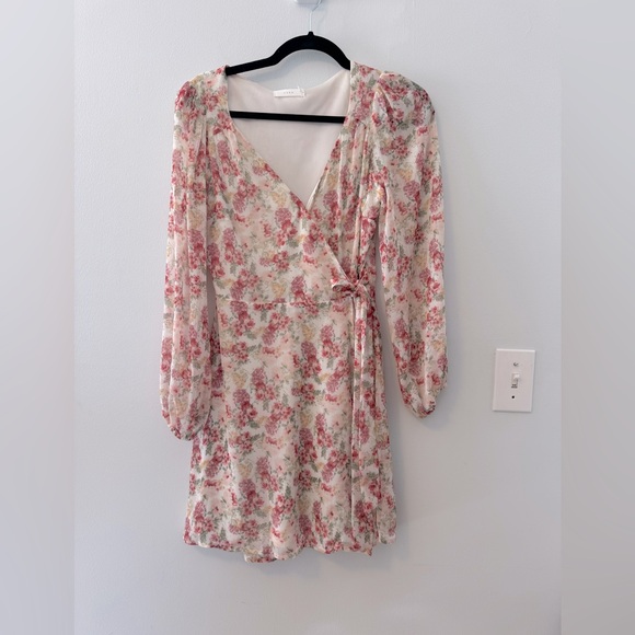 Lush Long Sleeve Spring Floral mini Wrap Dress in XS - Picture 5 of 12